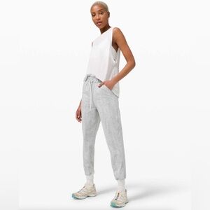 Lululemon Stretch High Rise Jogger in Grey Size 2